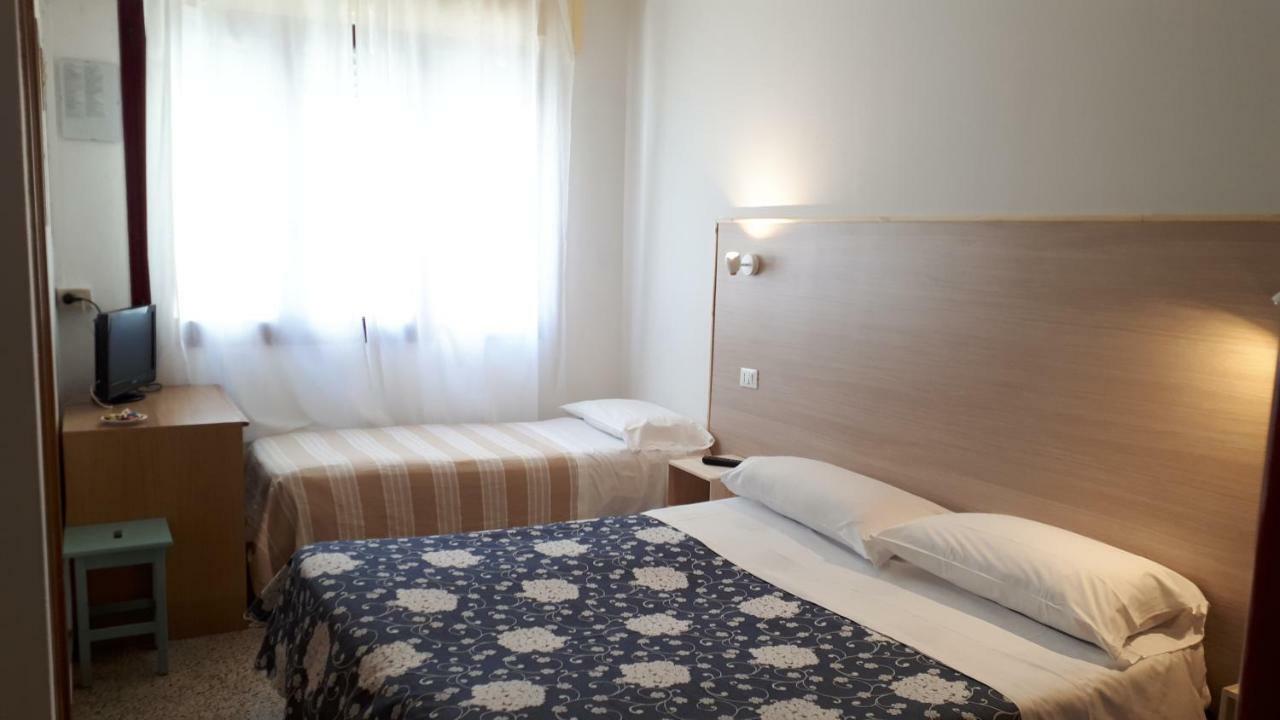 Hotel Villa Dina Lido di Jesolo Eksteriør bilde